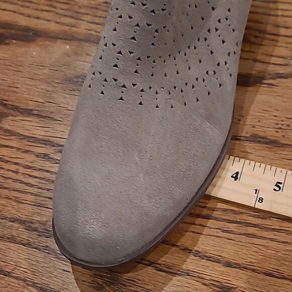 TOMS sz 8M genuine suade ankle boots - Picture 10 of 10